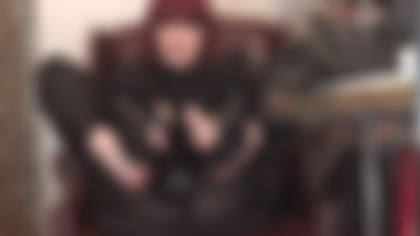 Faço footjob e punheta com luvas de látex em uma mulher negra enquanto uso uma cinta-liga preta gigante - a dona vivian esfrega seus pés de náilon perfumados e suas mãos enluvadas de borracha em todo esse grande pau preto.