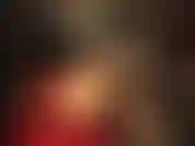 Shorts de cetim vermelho brilhante, parte 2/2 - meia-calça preta de renda com costura e salto. A senhora provoca seu pau, por toda a meia-calça e bunda, até prendendo-o sob o short.