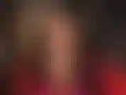 Pernas de meia-calça brilhantes, bunda, decote, provocação de punheta - você simplesmente não consegue tirar as mãos do seu pau. Então aqui vai, bata uma punheta! Devagar e com gosto.