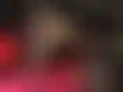 Pernas de meia-calça - imagine-se aos pés da sua deusa adorando suas belas pernas com um par de meias pretas transparentes e sapatos fetichistas de salto de aço vermelho.