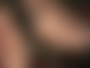 A senhora vivian exibe sua bunda maravilhosa em meia-calça brilhante e body de náilon combinado com botas de couro pretas até a coxa e sem, provocando com sua bunda e pés revestidos de náilon.