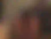 Ah sim, olhe para aquela bunda perfeita e redonda neste short preto de cetim extra justo e meia-calça marrom chocolate, provocando junto com luvas de cetim macio...