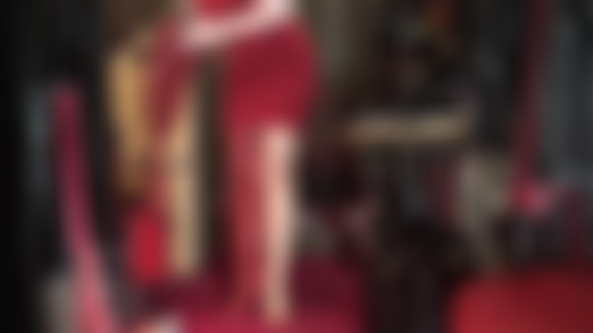 Vestindo-me em couro - adoro sua deusa vestida com longas botas de couro, luvas e um lindo casaco preto longo.