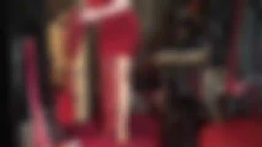 Vestindo-me em couro - adoro sua deusa vestida com longas botas de couro, luvas e um lindo casaco preto longo.