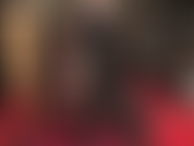 Luvas de borracha pretas brilhantes para uma punheta sexy e escorregadia.