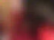 Com joelhos de couro vermelho, adoro botas e dominação com strapon com os dois menores consolos da minha amante.