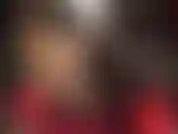 Meia-calça dourada brilhante e uma mini saia preta super curta de látex que fazem seu coração bater mais rápido e seu pau vazar.