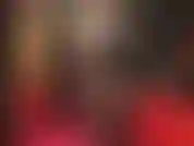 Meia-calça preta brilhante, látex branco, borracha apertada, camadas de meia-calça, punheta com luvas de látex. - A senhora veste um vestido de látex branco, meia-calça branca sobre luvas pretas e brancas.