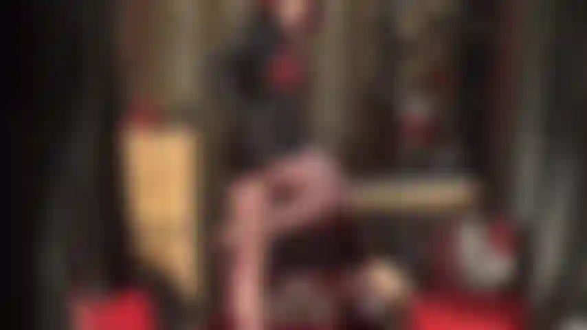 Pés, meia-calça, couro, adoração por bunda, fetiche por cuspe.