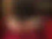 Adoro minha bunda e coxas enquanto me agacho bem na sua cara. Meia-calça nude e saltos altos sensuais incluídos.