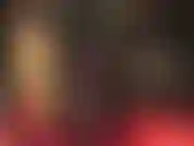 Com pernas lindas em meias-calças pretas transparentes e meias de renda com costura, combinadas com um minivestido preto sexy e justo para vistas incríveis da bunda e das pernas da amante vivian.