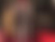 Sph, com um pau preto enorme entre duas camadas de meia-calça brilhante - o enorme pau preto da minha amante e as meias de náilon brilhantes deixam seu clitóris molhado. A amante compara e provoca seu pau inútil.