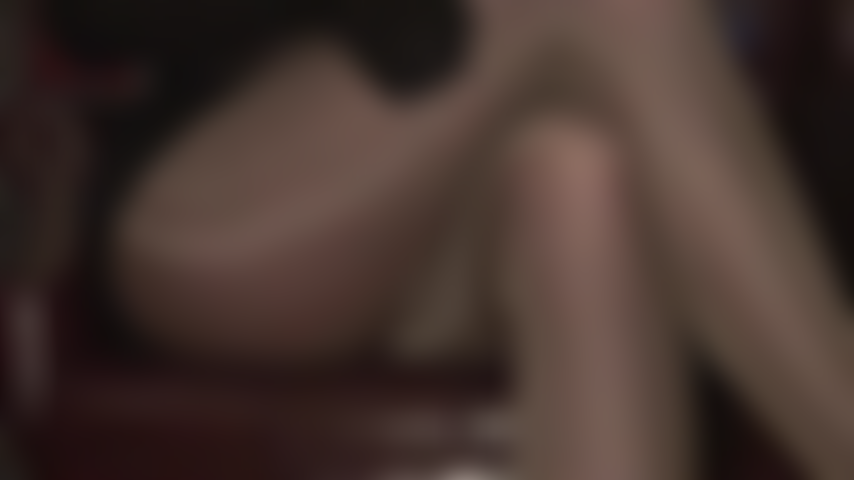 Fetiche por pernas cruzadas em camadas de náilon brilhante - as coxas extremamente brilhantes e com costuras da amante vivian te deixam louco.