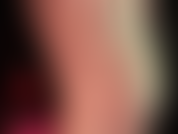 Com pernas e pés de nylon incríveis e meia-calça transparente com estampa de leopardo.