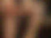 Com pernas e pés de meia-calça dourada brilhante e luvas de náilon pretas - admiro as pernas perfeitamente esculpidas e os pés sensuais da amante vivian enquanto ela veste uma meia-calça brilhante e veste luvas de náilon transparentes.