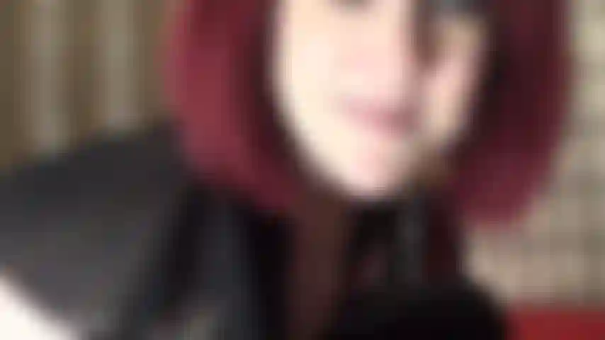 Venha aqui minha linda coisinha, seja minha menina, minha cadela, eu vou te vestir, te provocar com beijos doces, te abraçar forte e secar sua bunda... Por enquanto... Você sentirá meu pau em breve, muito em breve...!