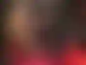 Uso meia calça preta sobre nude brilhante, saltos altos e faço uma punheta com luvas de cetim.