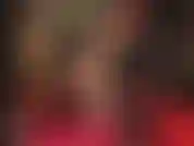 Pernas de meia-calça douradas e brilhantes - a amante vivian apresenta suas pernas impecáveis de náilon com esta incrível meia-calça brilhante, shorts sensuais e scarpins vermelhos de verniz. Simplesmente irresistível.