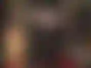 Vestida com um macacão preto de látex, bem brilhante, com uma blusa de borracha em camadas. Imagine a amante vivian usando o pau do seu escravo como ferramenta para polir o látex dela até ficar com um brilho intenso, enquanto esfrega um vibrador por todo o corpo.