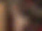 As solas das meias-calças extra brilhantes da senhora.