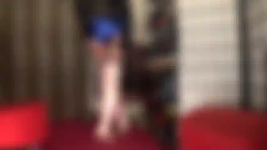 Shorts de cetim azul - você os ama brilhantes e em todas as cores, ficam lindos combinados com botas de cetim blush acima do joelho.