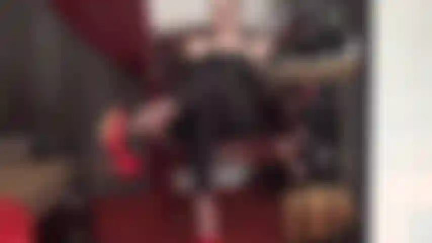 Dominando os pés e usando cinta-liga - os pés da amante te fazem implorar por um pau grande e preto. O cheiro dos seus pés de náilon perfeitos te deixa fraco e excitado, sua bunda de vagabunda ansiando por um pau preto grande.