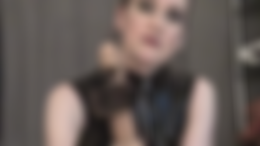 Punheta com luvas de nylon pretas, joi - isso pode ser um pouco diferente de como você costuma se masturbar. Acompanhe. Edge. Não goze. Até o final. A senhora está observando.