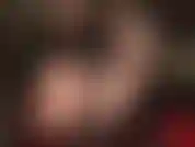 Pés, bunda e cinta-liga - desde solas de meia-calça nude brilhantes e bunda até pés descalços com uma cinta-liga branca enorme. Acaricio com meus pés na sua cara.