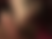 Apoiando meus pés de meia-calça em um banquinho, massageados com luvas pretas de látex. Mmmm.