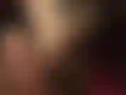 Apoiando meus pés de meia-calça em um banquinho, massageados com luvas pretas de látex. Mmmm.