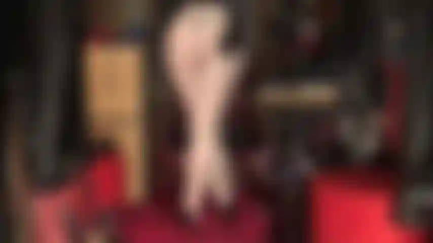 Punheta é bom para a bunda da patroa e pernas cruzadas.