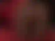 Adoradora de pés - a amante vivian mexe os dedos dos pés, seduzindo você com suas solas de meia-calça perfumadas e úmidas. A amante sabe que você quer dar uma boa cheirada e inalar seu aroma inebriante...