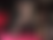 Você é viciada nas minhas pernas. Entregue-se ao seu fetiche por pernas cruzadas, meia-calça, scarpins peep toe e luvas de couro.