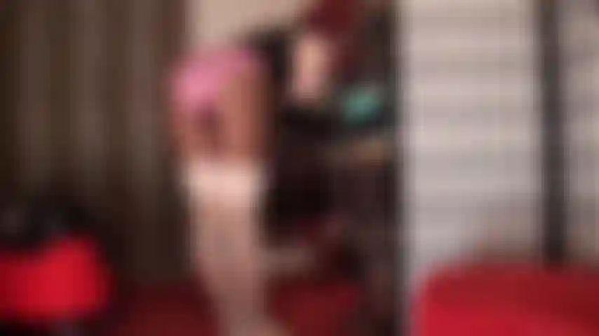 Calcinhas e meias com ligas provocam - seu pau de escravo está doendo por calcinhas de cetim sedoso e meias de renda do mesmo jeito que está por meias com costura e ligas com calcinhas de renda.