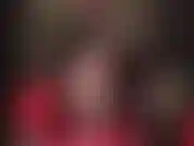 Sua deusa hipnotiza com sua roupa de pvc, luvas, pernas de náilon e saltos agulha brilhantes, movendo-se muito lentamente. Você não consegue tirar os olhos dela, te deixando fraco e sonolento, te finalizando debaixo da bunda dela.