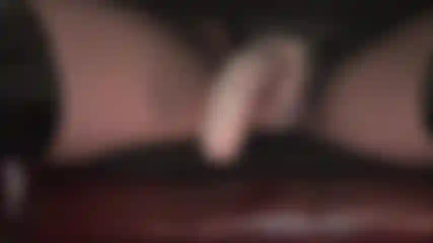 Adoro strapon - sua boca de vagabunda é apenas um depósito de esperma para o grande e suculento pau branco da sua amante.