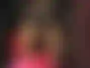 Provocadora sensual - ah, você adora uma provocação, ter seu pau massageado pelos meus lindos pés e saltos altos, espiando por baixo da minha saia ou da minha blusa, tentando dar uma olhada rápida nos meus seios.