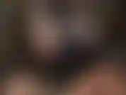 A senhora vivian acaricia seu grande pau e encoraja você a acariciá-la também.