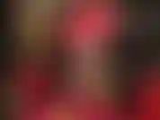 Ooooh, veja a amante vestir meias de renda pretas sensuais e provocar o amante de pernas com suas longas pernas cruzadas e pés em sapatos peeptoe amarelo neon.