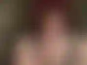 A senhora acaricia seu pau com as mãos nuas... Você não adoraria isso...?!