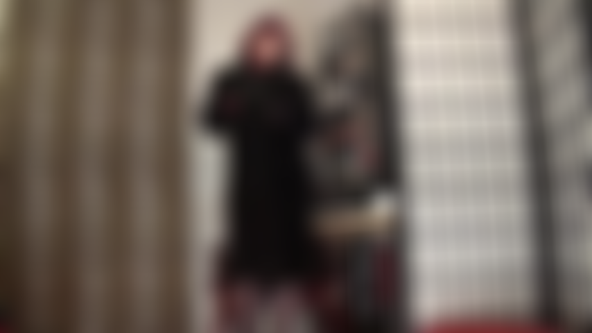 Pele preta luxuosa - cetim sedoso combinado com um lindo casaco de pele preta macia dá um toque muito feminino.