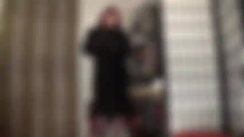 Pele preta luxuosa - cetim sedoso combinado com um lindo casaco de pele preta macia dá um toque muito feminino.