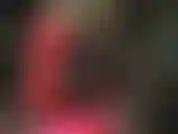 Acaricio minhas pernas com meias de borracha pretas.