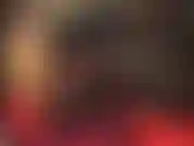 O cumboy adora adorar a bunda e as pernas da patroa com saias justas e meia-calça. Pernas cruzadas em pé é a visão favorita do cumboy, instruído a se masturbar com o gesto da patroa.