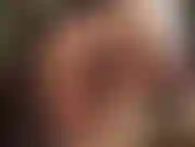 Meias-calças e ligas de renda nude brilhante sobre meia-calça bege. Adore minha bunda nessa perfeição de náilon enquanto ordenho seu pau de escravo com minhas próprias mãos.