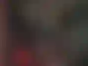 Agente penitenciária de látex - a patroa veste látex preto e verde-fumaça, polindo sua saia de látex até ficar com um brilho intenso, adicionando um chapéu militar de borracha e um chicote de montaria. Mmmhmmm.