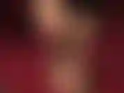 Faço punheta com os pés de meia-calça - provocando o pau e as bolas com os pés de náilon.