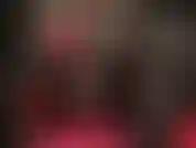 Botas vermelhas quentes de cano curto com salto plataforma.