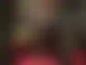 Acaricie minhas pernas com scarpins peeptoe amarelo neon e meia-calça preta opaca.