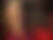 Com pernas de meia-calça brilhantes, mulas de couro e máscara de náilon preta - a amante provoca seus amantes de náilon com pés, pernas e bunda em meia-calça extra brilhante e adiciona uma máscara de náilon preta transparente e sexy.